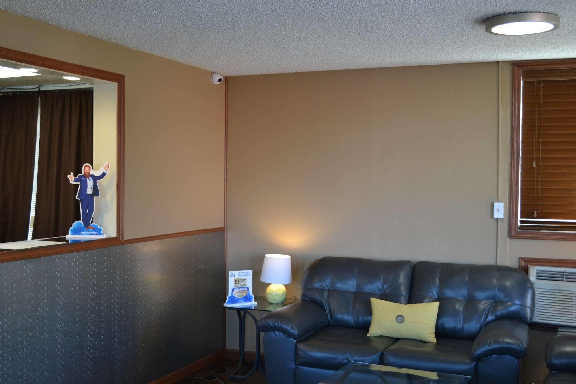 Days Inn Spokane Exterior foto